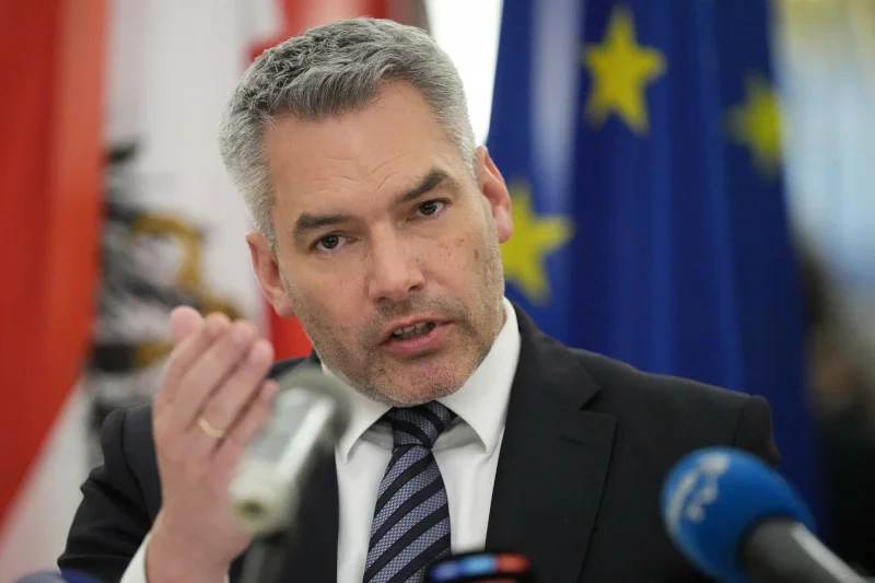 Kanclerz Austrii Karl Nehammer opowiedział się za "pośrednimi krokami" Ukrainy do Unii Europejskiej