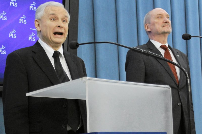 Monika Olejnik ironizuje, że gdyby PiS był znowu u władzy, to armia polska pod wodzą Antoniego Macierewicza ruszyłaby na Rosję.