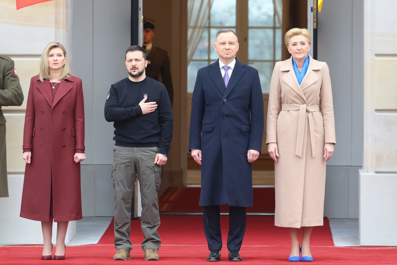 Wołodymyr Zełenski wraz z małżonką oficjalnie powitani w Polsce.