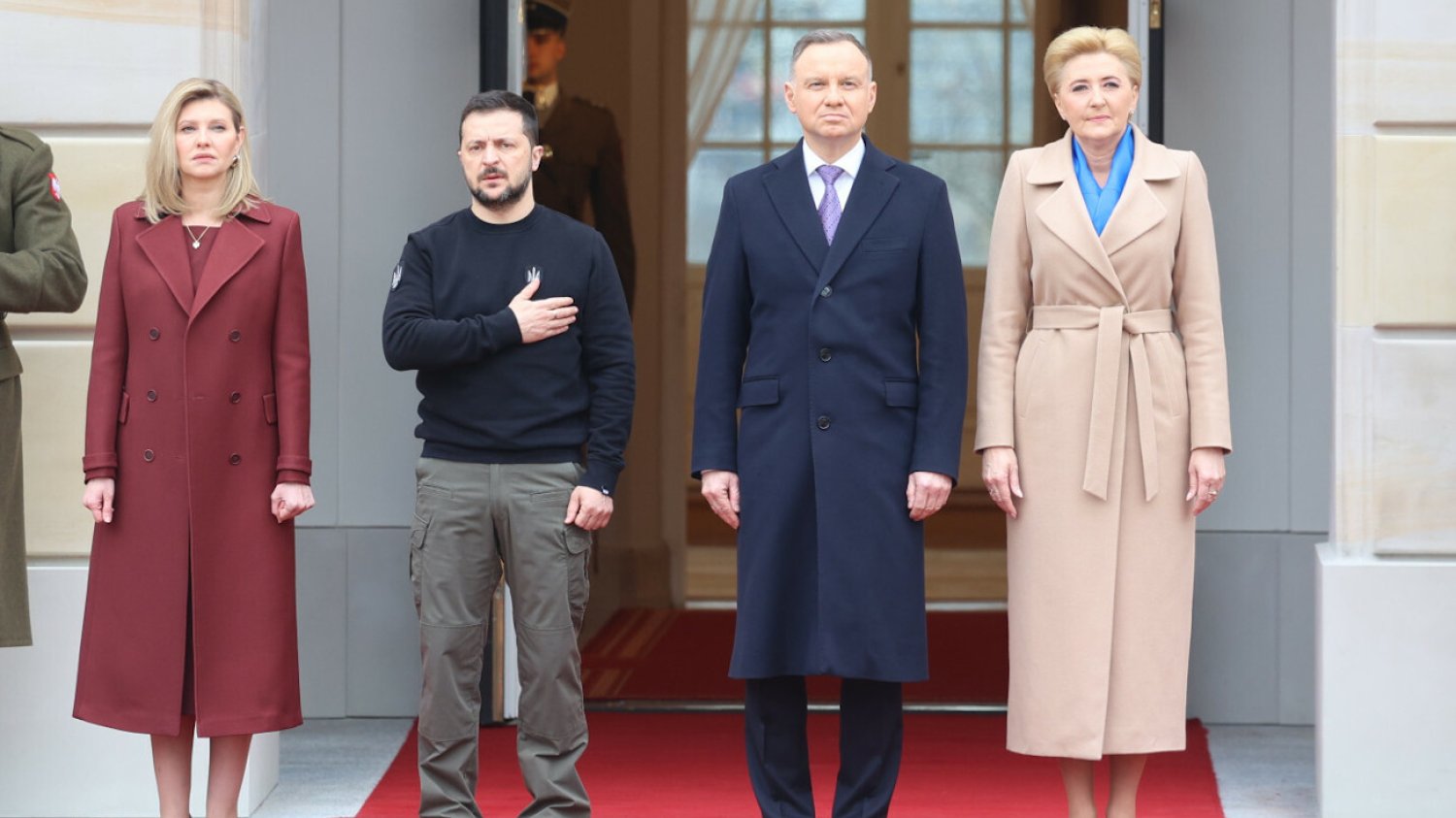 Wołodymyr Zełenski wraz z małżonką oficjalnie powitani w Polsce.