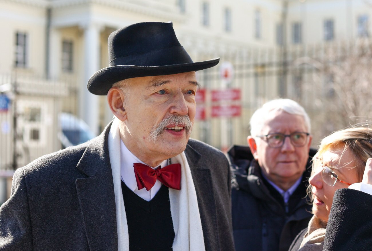 Korwin-Mikke z "prezentem" na Dzień Kobiet. Zawalczy o prezydenturę.