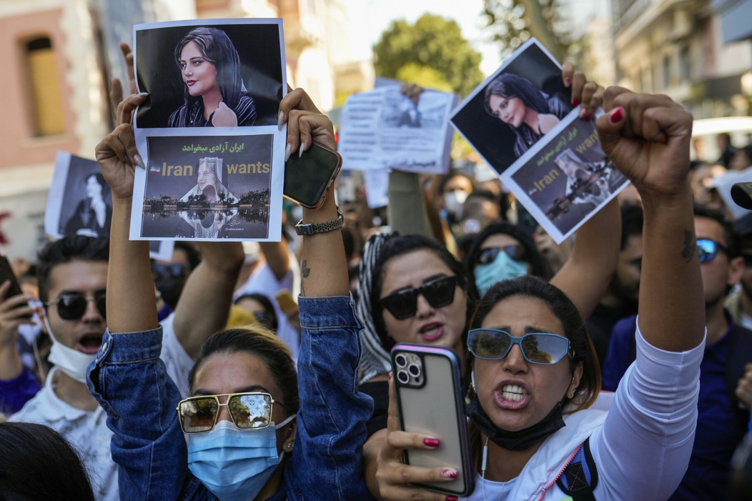 Protesty po śmierci młodej Iranki.