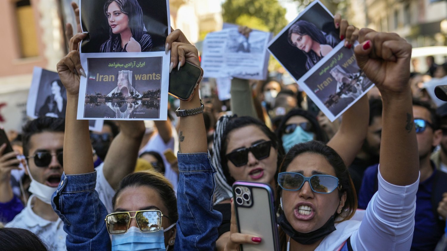 Protesty po śmierci młodej Iranki.