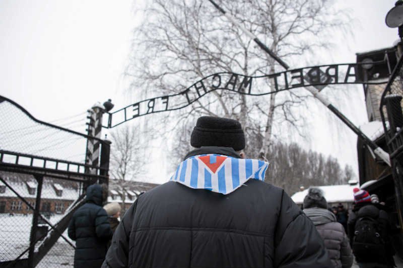 Prawica wykorzystuje brak zaproszenia dla rodziny rotmistrza Pileckiego do ataków na rząd, szkodząc tym samym pamięci o ofiarach KL Auschwitz-Birkenau.