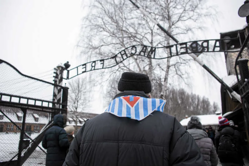 Prawica wykorzystuje brak zaproszenia dla rodziny rotmistrza Pileckiego do ataków na rząd, szkodząc tym samym pamięci o ofiarach KL Auschwitz-Birkenau.