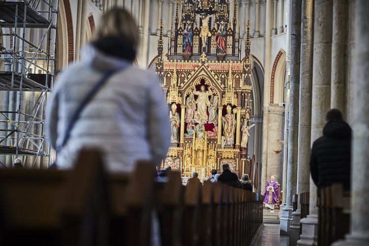 Ks. Leszek Gęsiak, rzecznik Konferencji Episkopatu Polski, wypowiedział się na temat obostrzeń w kościołach.