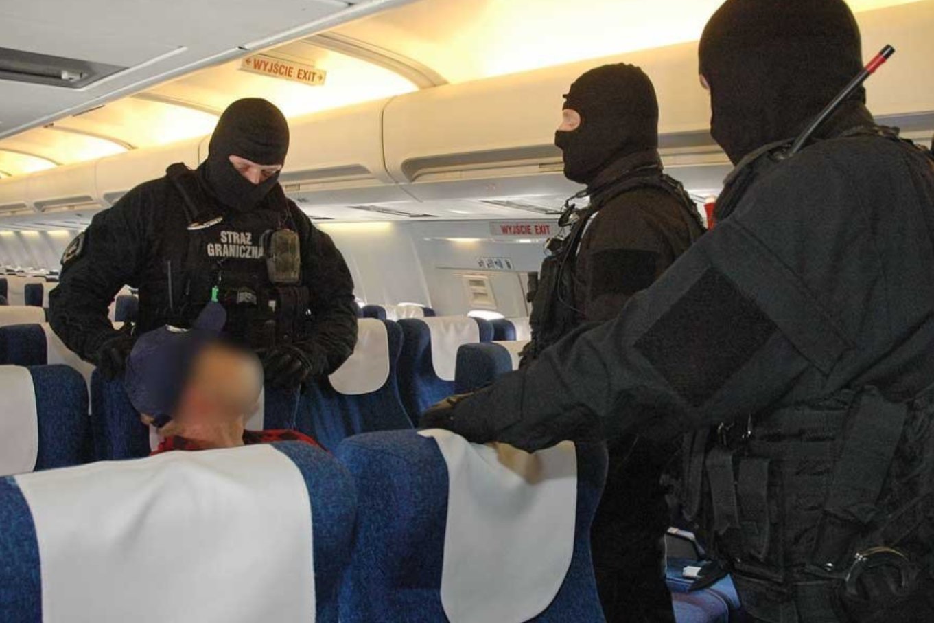 Samolot do Gdańska musiał przymusowo lądować w Warszawie.