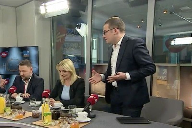 Szefernaker nie wytrzymał i wyszedł.