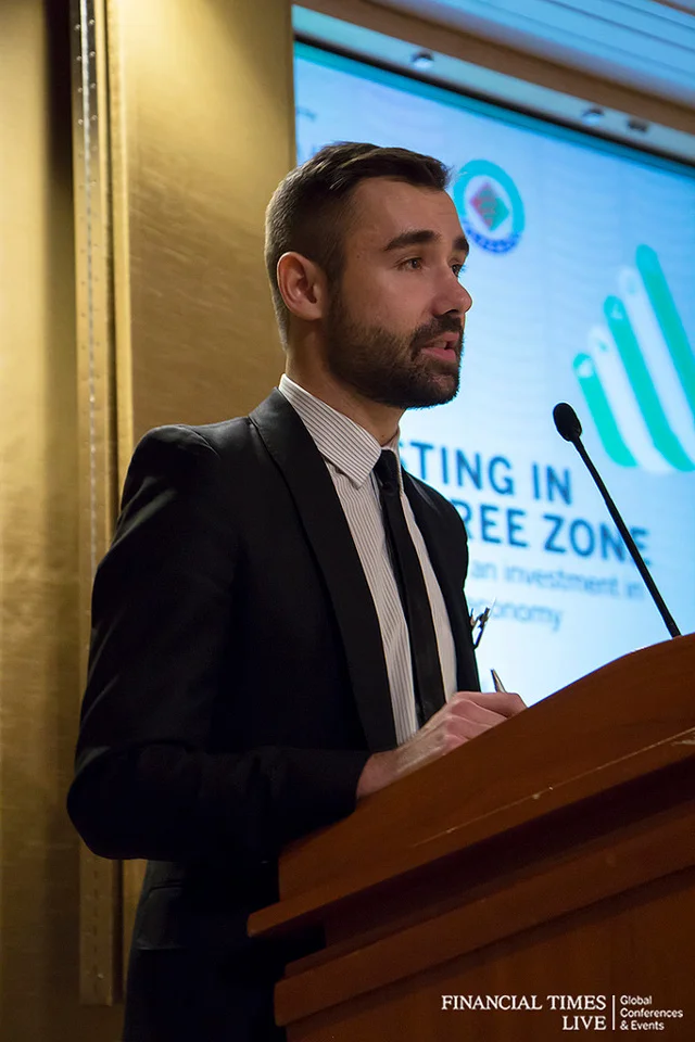 Michał Kaczmarski na konferencji w Nowym Jorku.