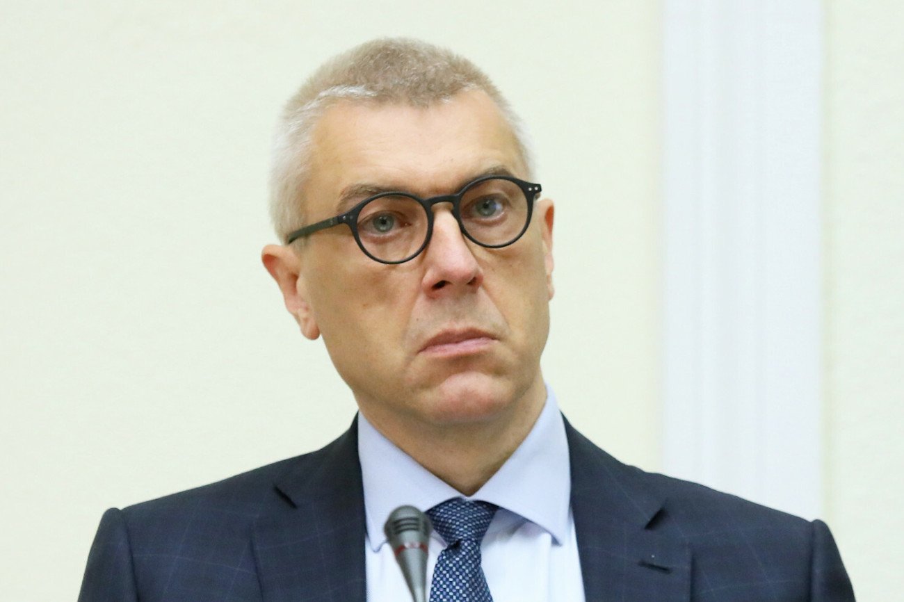 Roman Giertych przekazał w mediach społecznościowych, że ktoś, używając numeru telefonu jego córki, rozsyła alarmy bombowe.