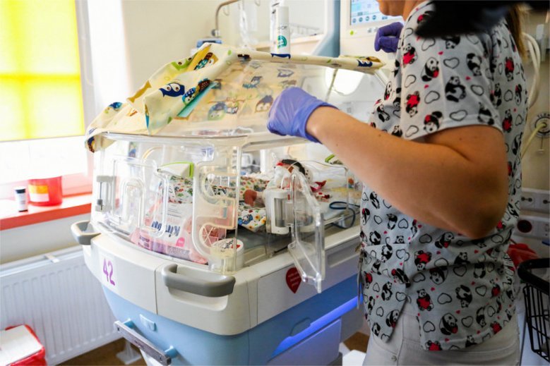 Mama sześcioraczków apeluje, żeby nie wpłacać pieniędzy na internetowe zbiórki, które mają pomóc rodzinie. Zdjęcie poglądowe.