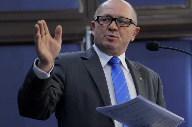 Ministerstwo Rolnictwa wydało 2,6 tys. zł na grawerowaną tabliczkę z imieniem i nazwiskiem ministra Marka Sawickiego.