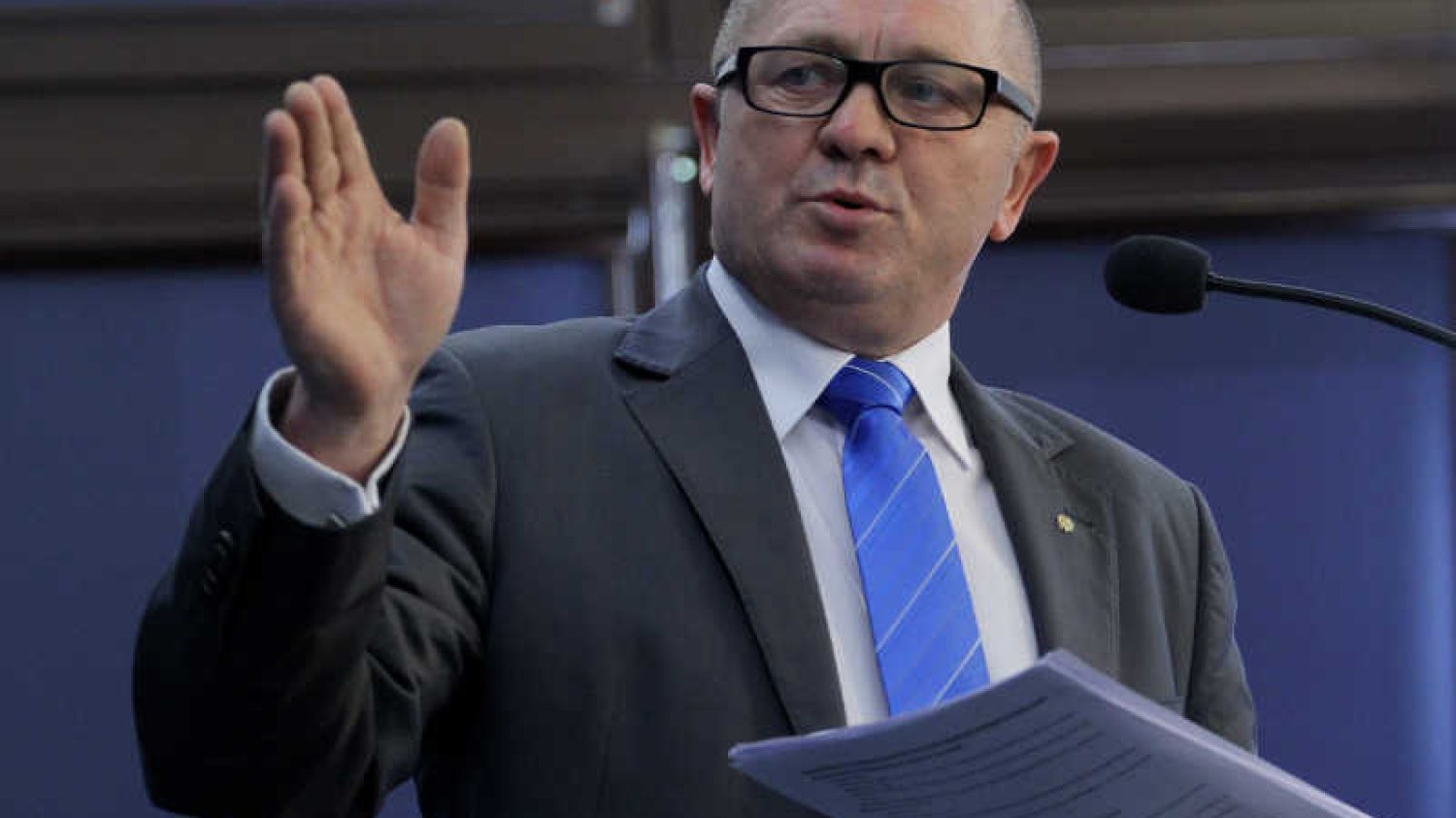 Ministerstwo Rolnictwa wydało 2,6 tys. zł na grawerowaną tabliczkę z imieniem i nazwiskiem ministra Marka Sawickiego.