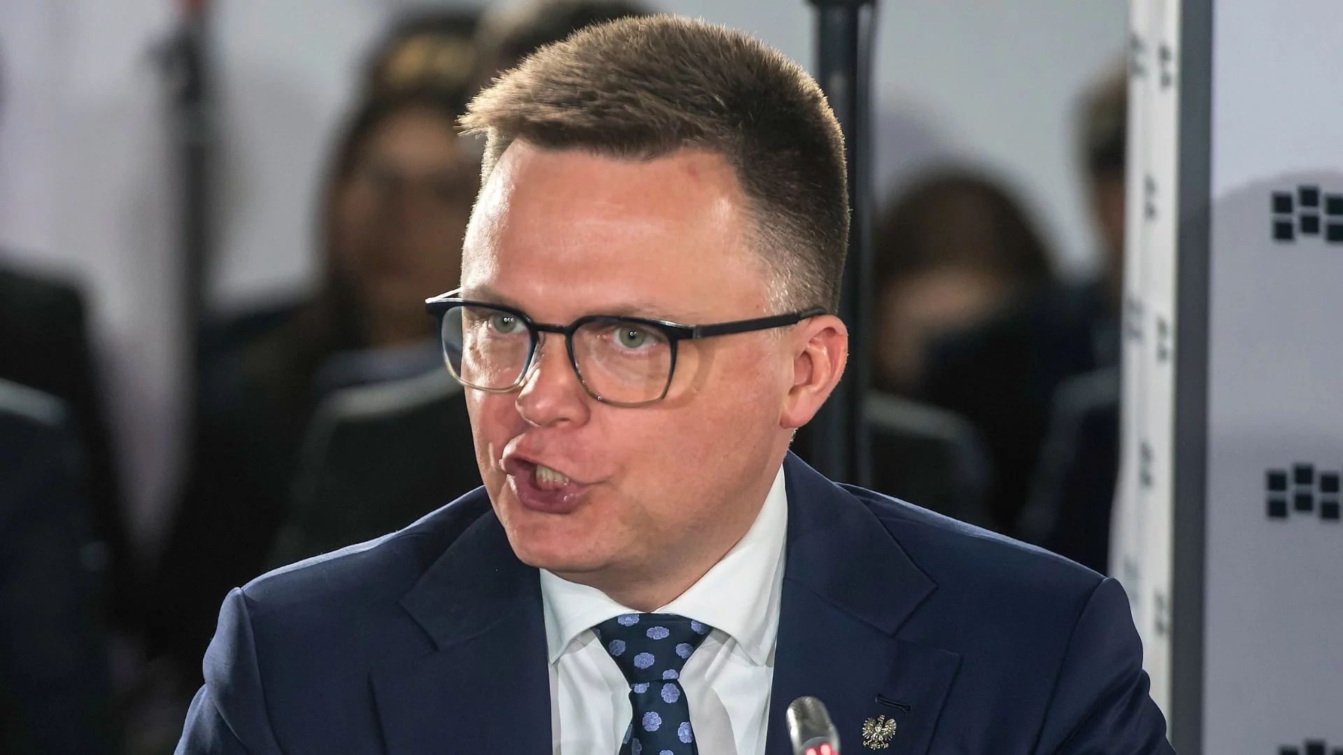 Fanatyk zobaczył okładkę ze swoją żoną obok Nawrockiej. Ależ się wściekł