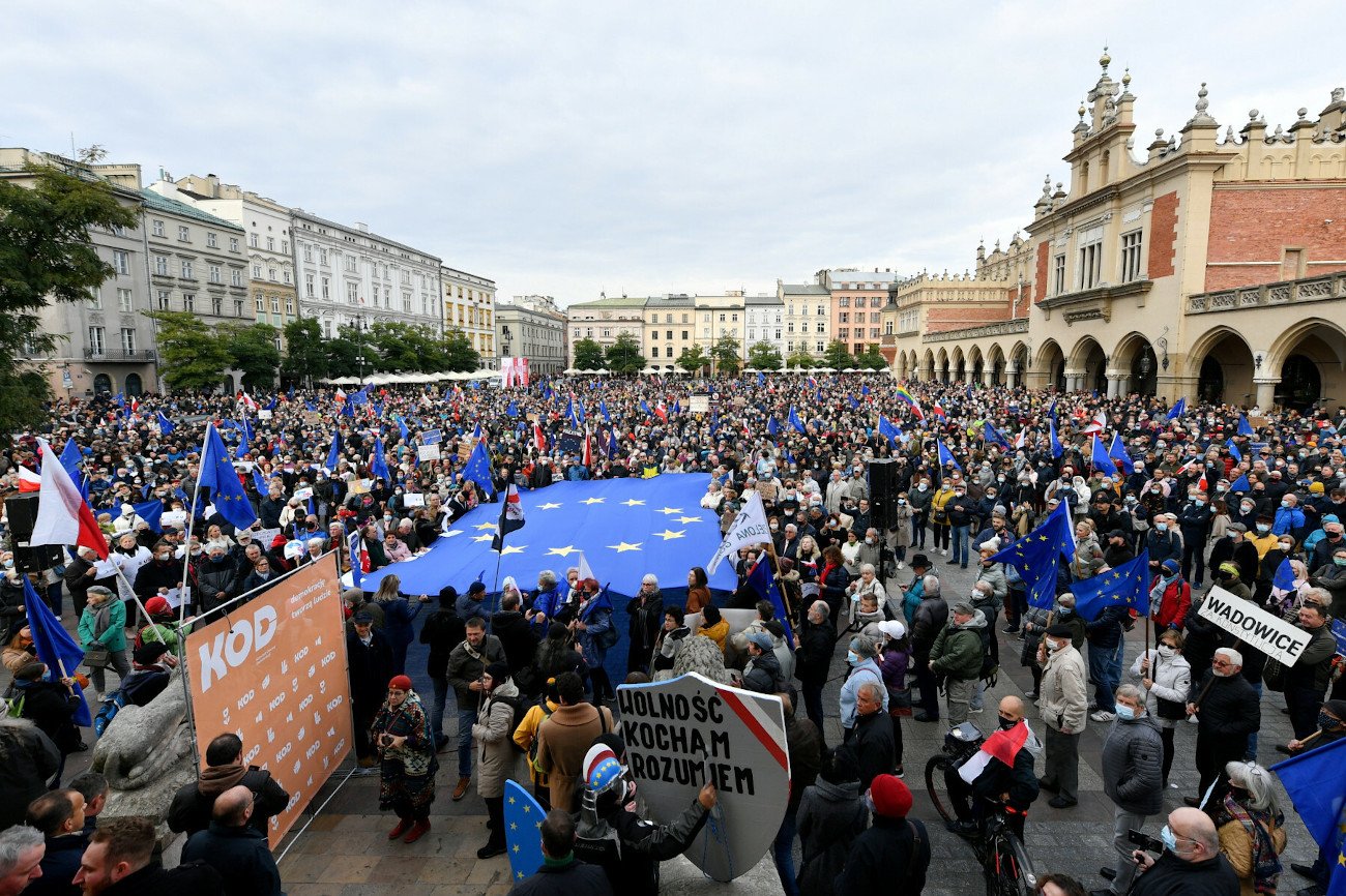 Protesty w obronie obecności Polski w UE odbyły się m.in. w Krakowie i Poznaniu.