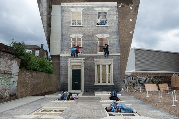 Leonardo Erlich dla Barbican.