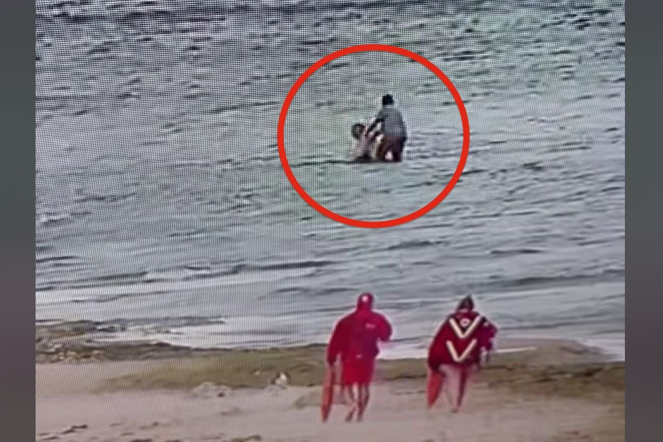 Na plaży w Międzyzdrojach dwóch mężczyzn będących pod wpływem alkoholu weszło do wody.