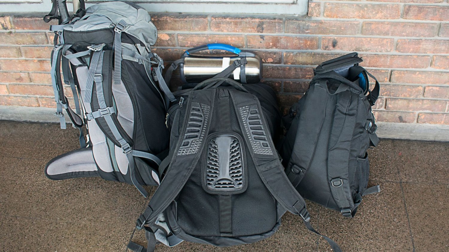 Gadżet z IKEI zmienia wszystko. Idealny, jeżeli lecisz samolotem z plecakiem