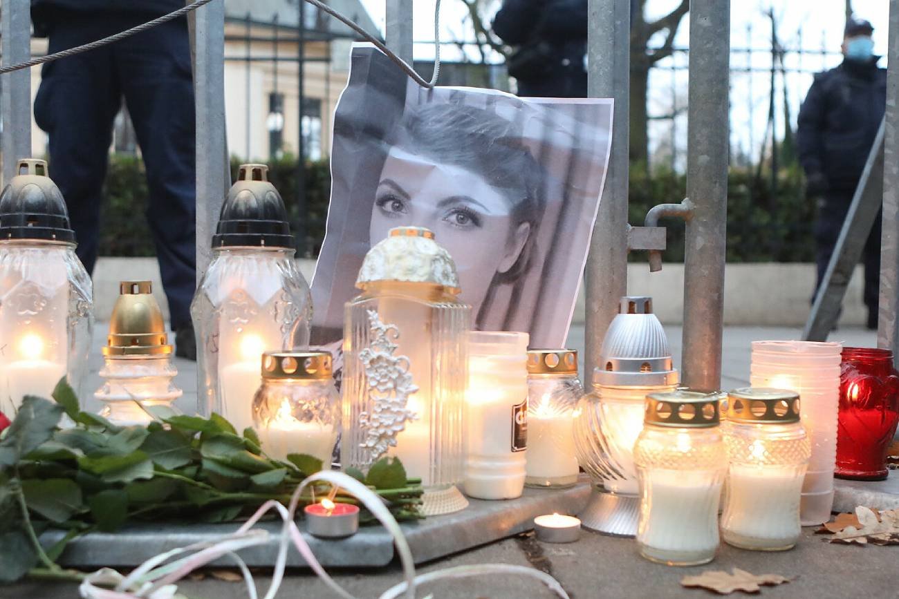 Portretujący po tragicznej śmierci Izy z Pszczyny mogli liczyć na dobre słowo ze strony niektórych znanych duchownych.