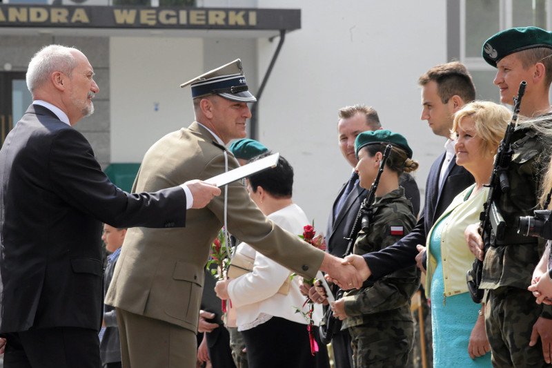 Wydało się, po co Macierewiczowi Obrona Terytorialna. Będą mieli oko na sąsiadów: "kto przybywa, co robi" – zapowiada szef Podlaskiej Brygady. Na zdjęciu – zaprzysiężenie tej Brygady w Białymstoku.