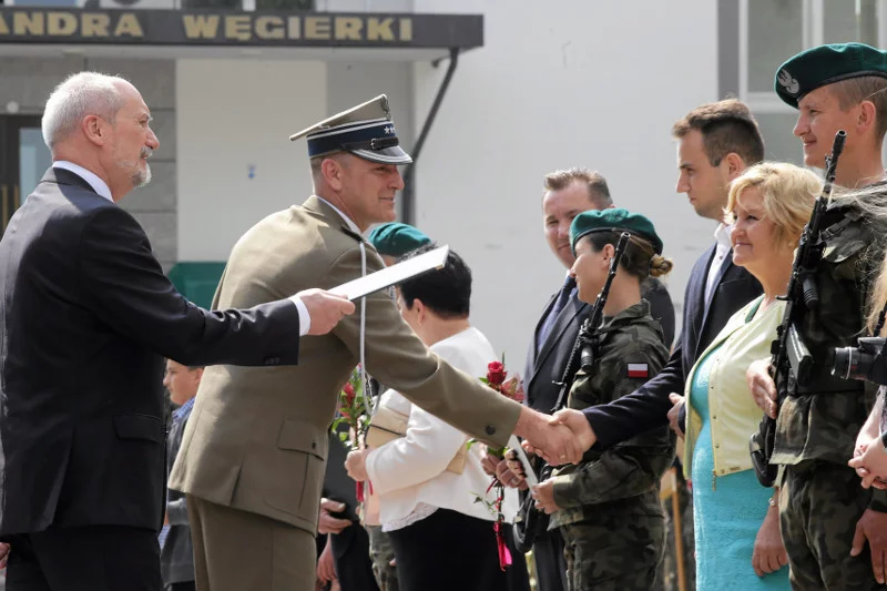 Wydało się, po co Macierewiczowi Obrona Terytorialna. Będą mieli oko na sąsiadów: "kto przybywa, co robi" – zapowiada szef Podlaskiej Brygady. Na zdjęciu – zaprzysiężenie tej Brygady w Białymstoku.