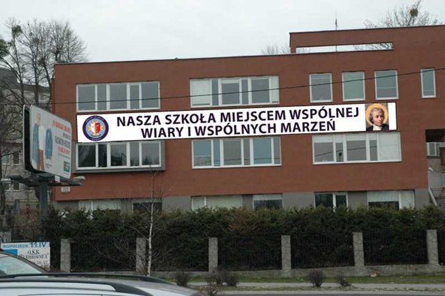 Gimnazjum Zespołu Szkół im. Jana de la Salle w Gdańsku, w którym miało dojść do "alkoholowych libacji" i żartów z podtekstem seksualnym.