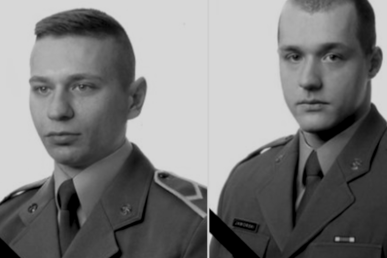 Śmiertelny wypadek na poligonie. Tak żołnierze uczcili tragicznie zmarłych kolegów.