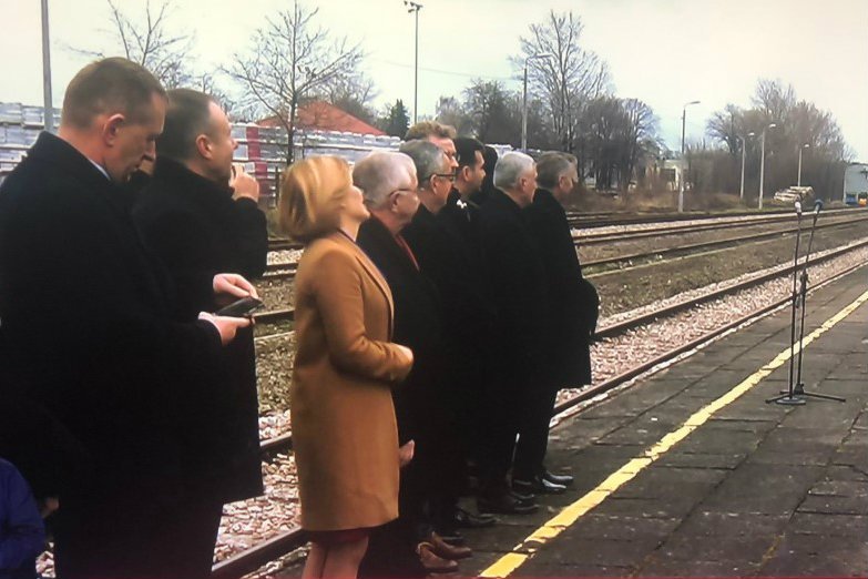 Andrzej Duda podpisał ustawę o transporcie kolejowym na zamkniętym peronie w Końskich.