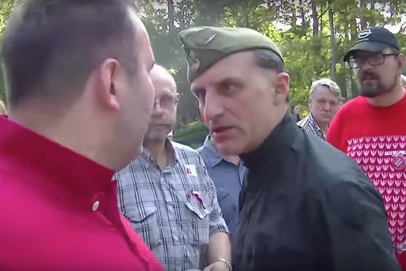 Olszański vel Jabłonowski uderzył Sławomira Wróbla w twarz na Powązkach.