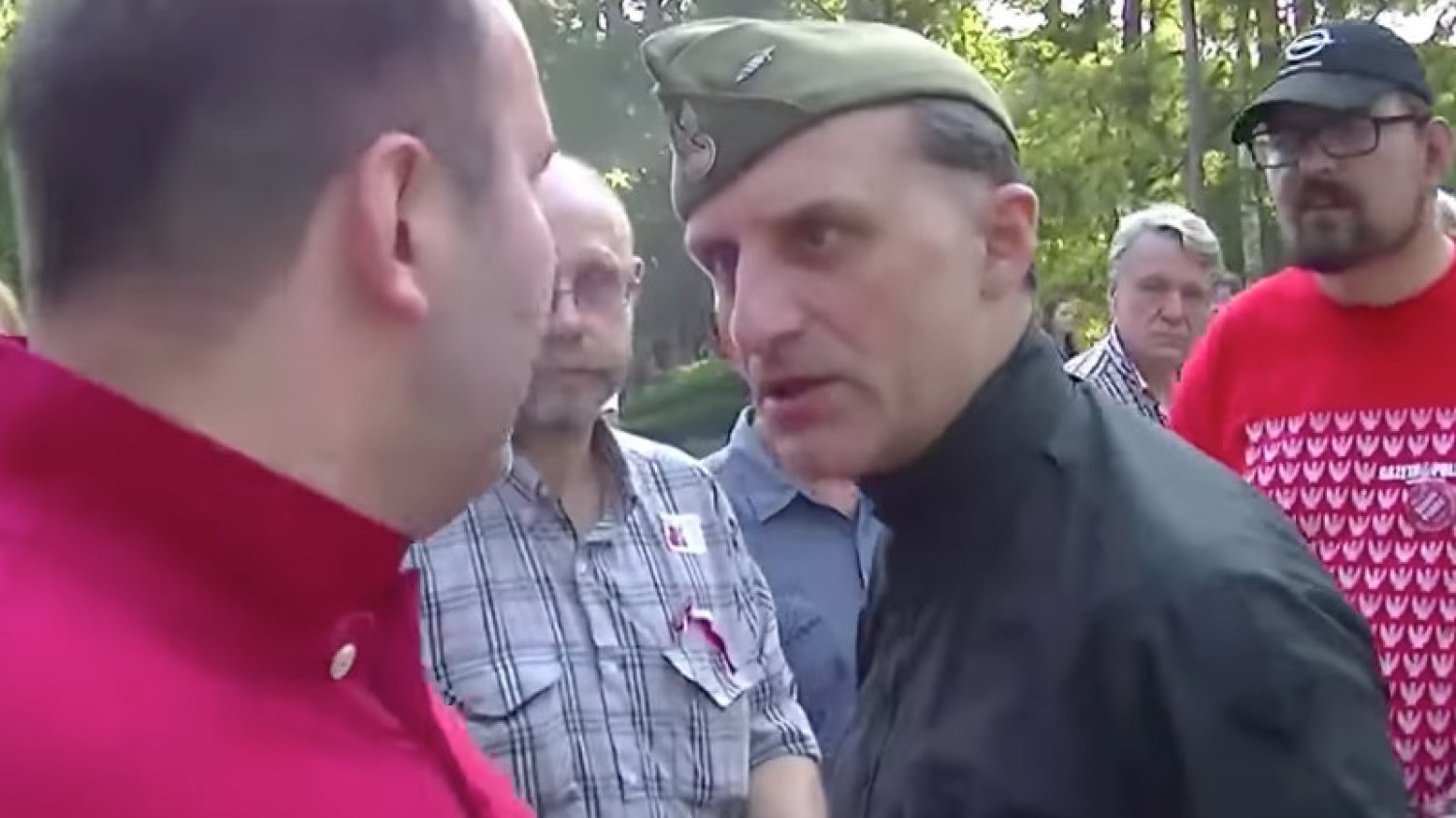 Olszański vel Jabłonowski uderzył Sławomira Wróbla w twarz na Powązkach.