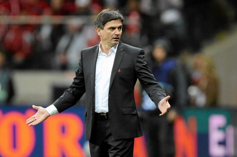 Selekcjoner reprezentacji Polski w Dublinie mógł tylko bezradnie rozkładać ręce. Jego piłkarze grzeszyli nieskutecznością.