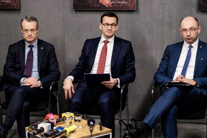 Mateusz Morawiecki i Arkadiusz Mularczyk o reparacjach. Polski historyk wytyka im błędy.