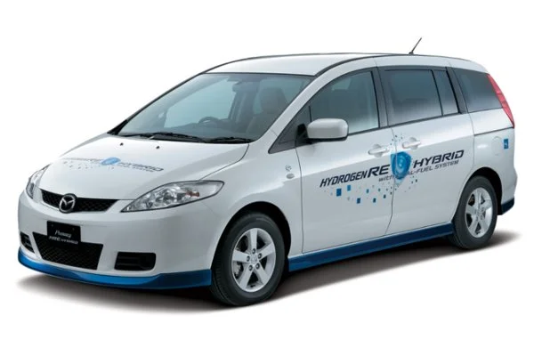 Mazda Premacy Hydrogen RE Hybrid - auto jest napędzane przez zasilany wodorem silnik Wankla oraz silnik elektryczny zasilany ogniwem paliwowym