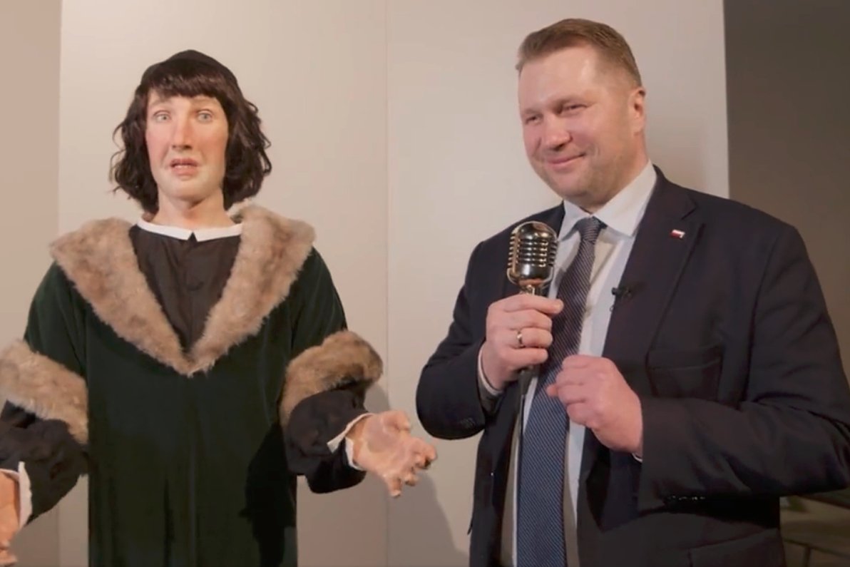 Czarnek zapytał robota-Kopernika o naukę łaciny w szkołach