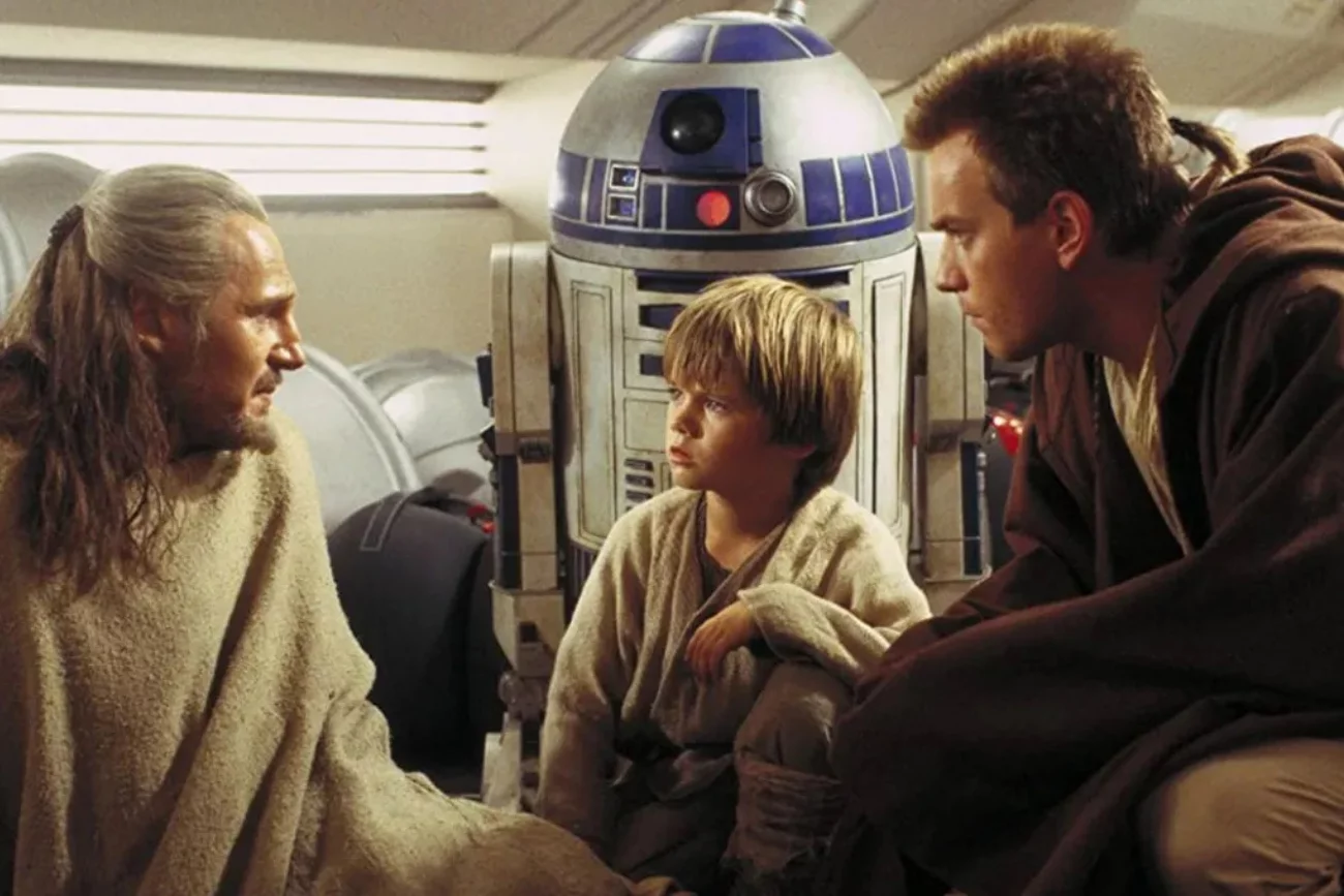 Liam Neeson i Ewan McGregor w filmie "Mroczne widmo".