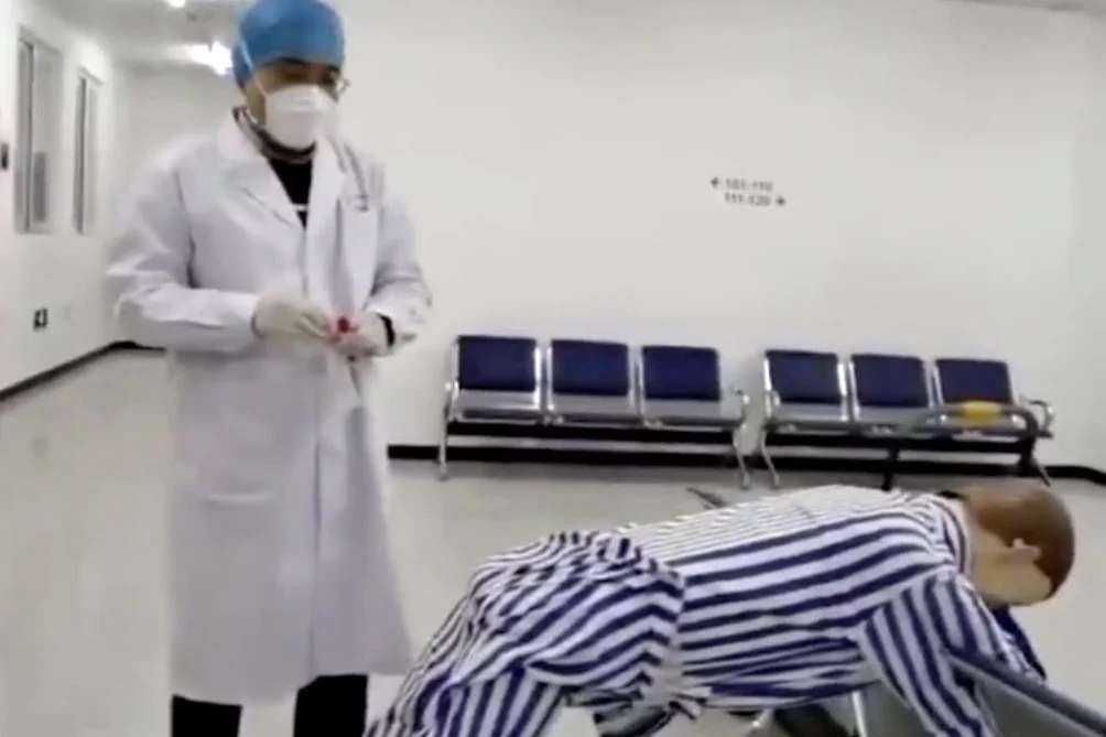 Co to jest anal swab? Chiny zaprzeczają, że wykonywały testy analne na obecność Covid-19
