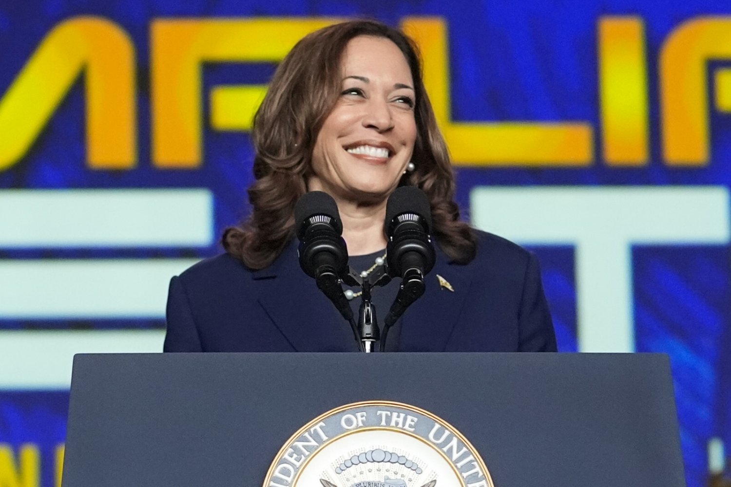 Harris może wygrać wybory. Mocno wyprzedziła Trumpa w nowym sondażu.