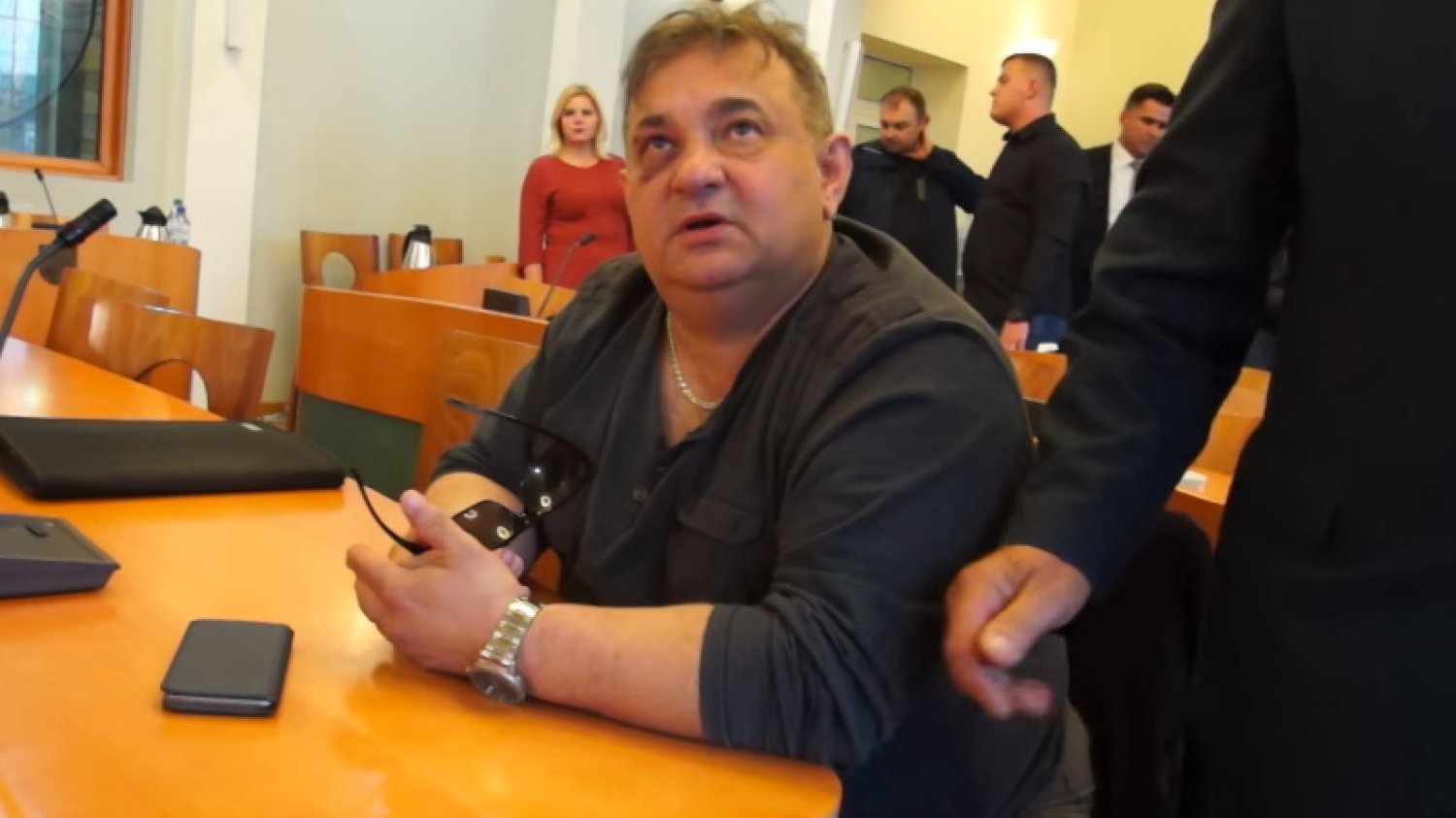W takim stanie radny Ryszard Ciągło pojawił się na sesji.