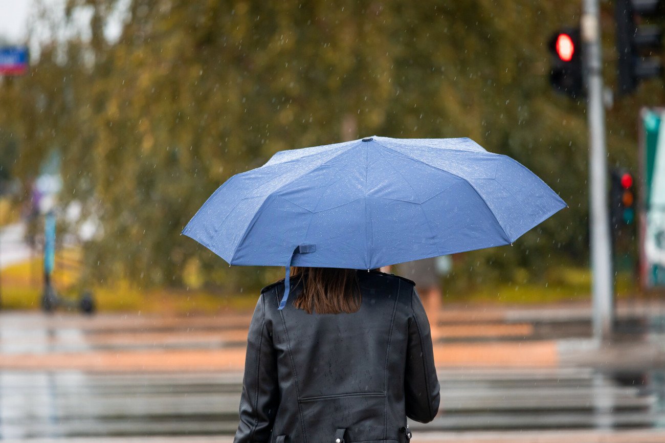 Początek listopada będzie chłodny i deszczowy.