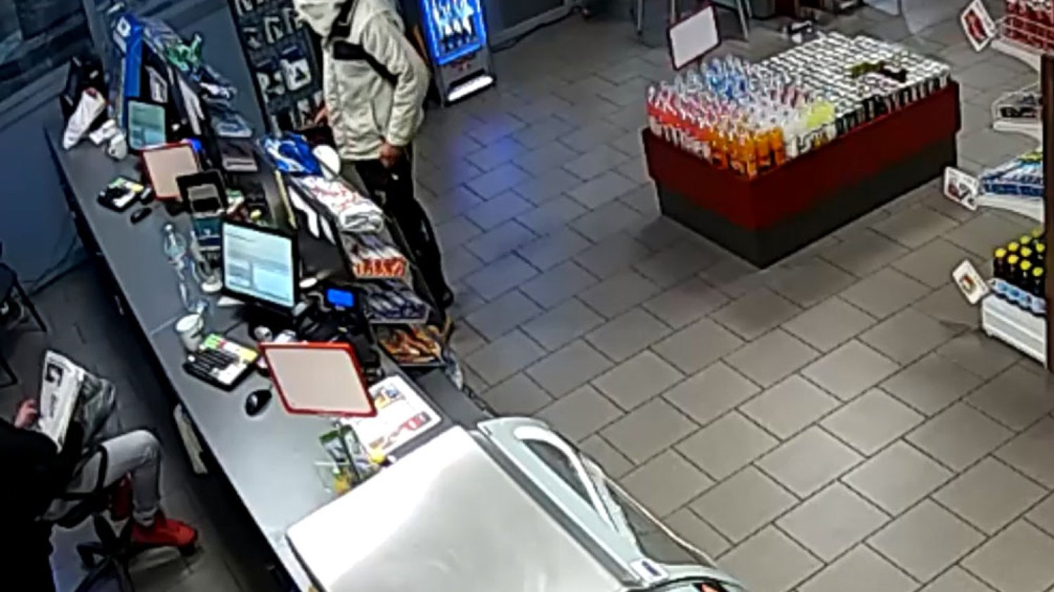 Komiczne włamanie na stacji benzynowej