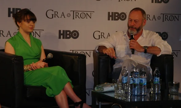 Maisie Williams (Arya Stark) i Liam Cunningham (Davos Seaworth)