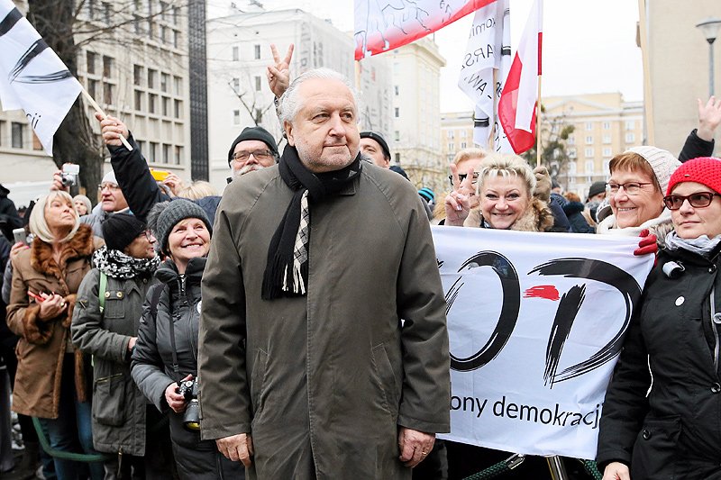 Coraz więcej nazwisk na giełdzie kandydatów do zastąpienia Mateusza Kijowskiego w roli lidera społecznej. Czy najlepszym z nich nie jest przypadkiem Andrzej Rzepliński?