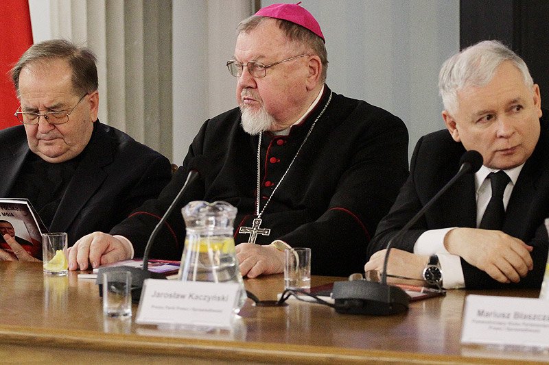 Bp Antoni Dydycz jest zaprzyjaźniony z wieloma politykami PiS.