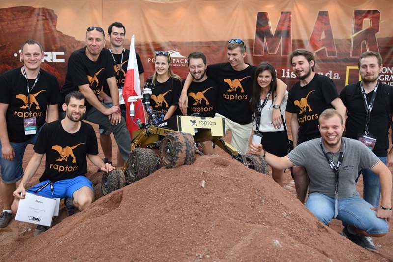 Studenci Politechniki są zdolni, mają fantazję, marzą o lotach w kosmos i bez problemu dostaną dobrą pracę, ale po decyzji ministerstwa, raczej nie w rodzimej Łodzi.