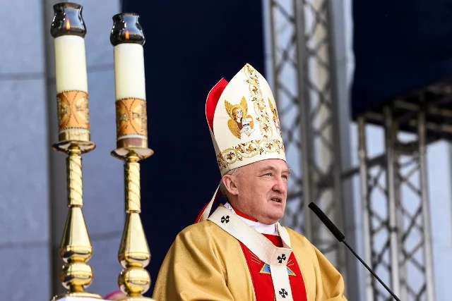 Kardynał Kazimierz Nycz udzielił osobom przebywającym na terenie archidiecezji warszawskiej dyspensy od zachowania wstrzemięźliwości od spożywania pokarmów mięsnych
