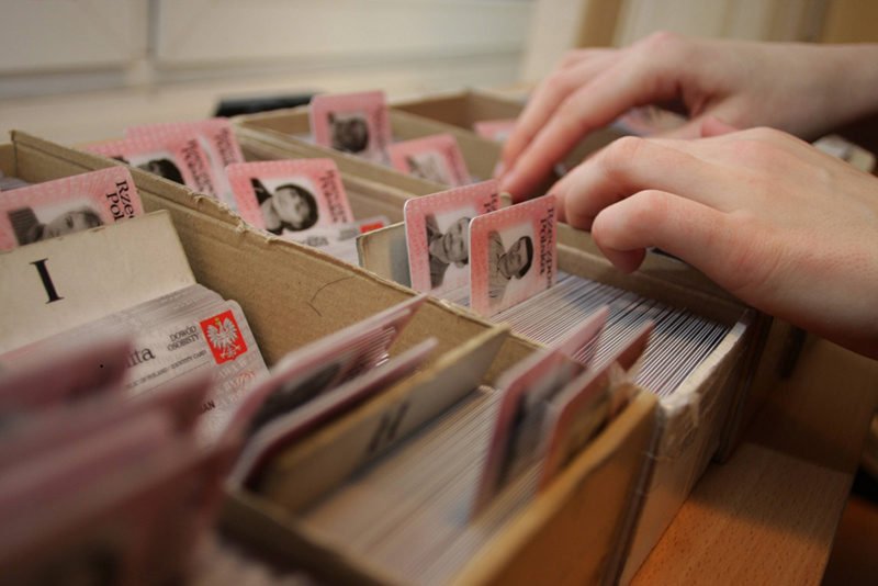 Komornik nie patrzy na dowód osobisty