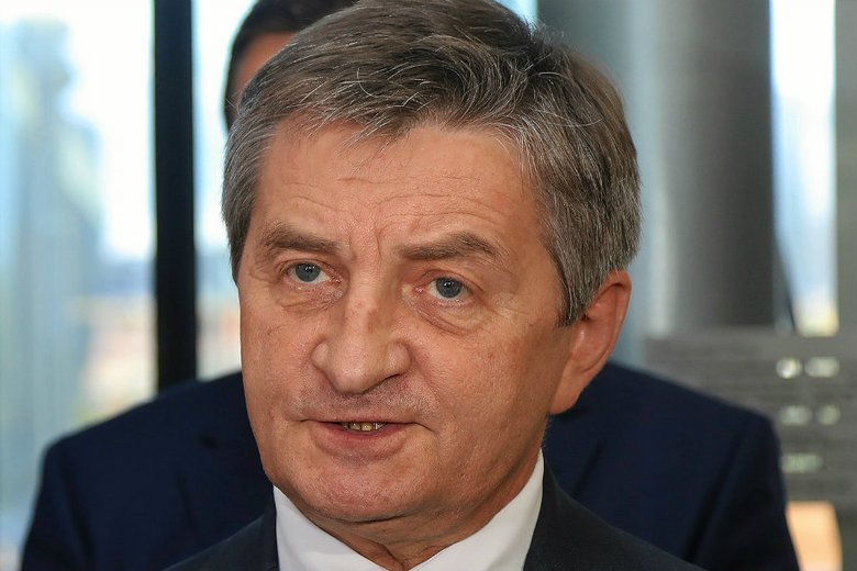 Marszałkowi Sejmu na pokładzie samolotu oprócz żony i dzieci towarzyszyła także jego siostra.