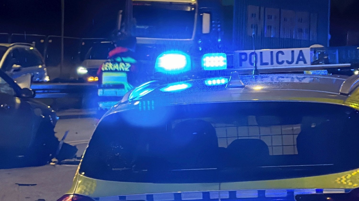 Tragiczny finał wypadku na Wisłostradzie. Policja prosi o pomoc w odnalezieniu świadków.