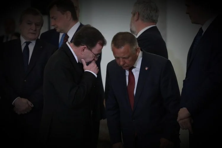PiS prowadzi z Banasiem rozmowy ostatniej szansy.
