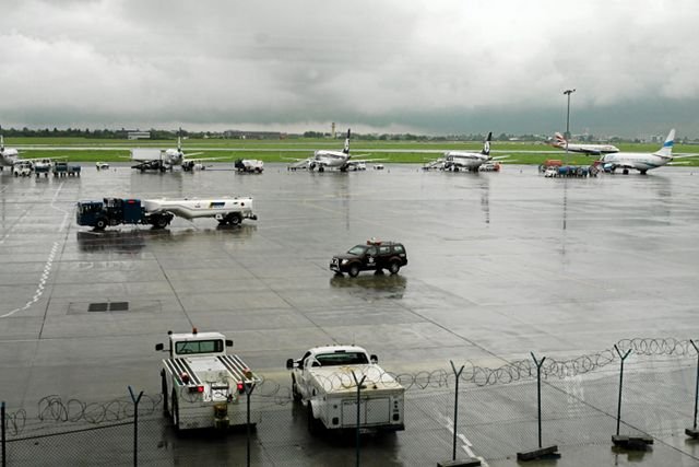 Na Okęciu znów będzie remont. Pas startowy DS-3 ma problemy z niewydolnym systemem odprowadzania wody